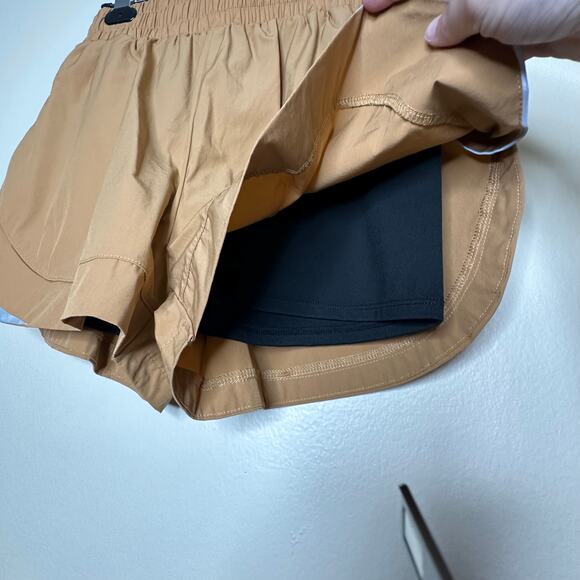 Alphalete Stride Running Shorts in Tan / Orange Womens Size Medium Activewear - Picture 4 of 6